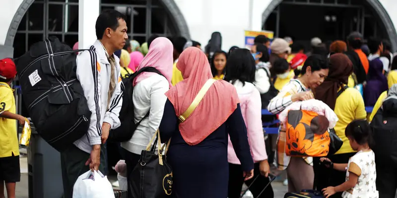 Jelang Tahun Baru, Jumlah Penumpang KA di Stasiun Senen Meningkat