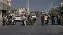 Diketahui, ini adalah hari kedua berturut-turut IDF mengizinkan warga sipil lewat ke arah selatan tanpa ada laporan insiden teror. (AP Photo/Hatem Moussa)