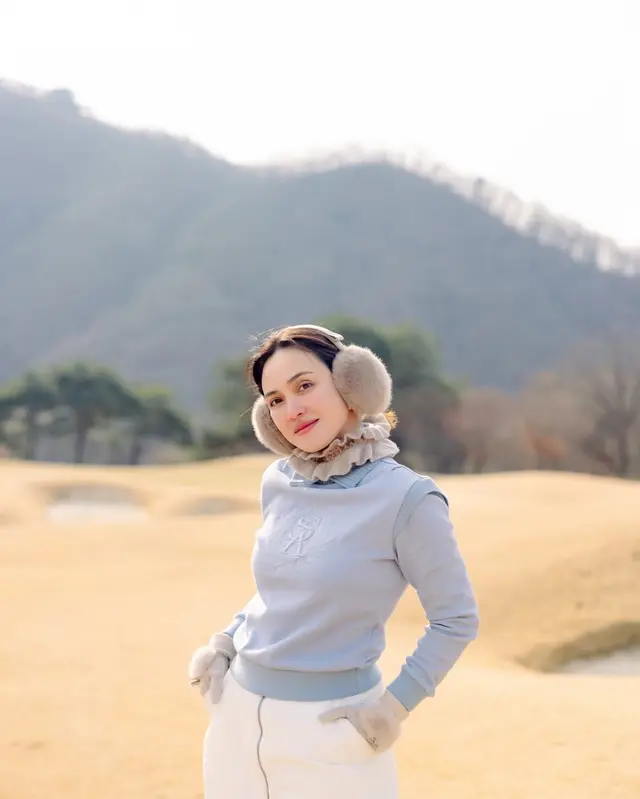 Momen Shandy Aulia main golf di Korea Selatan bikin salfok, penampilannya dipuji mirip Song Hye-kyo