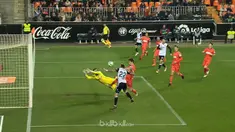 Valencia menang tipis 2-1 atas Real Sociedad di stadion Mestalla, Senin (26/2) dini hari WIB. Pada menit ke-34, gelandang Valencia...