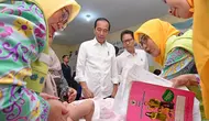Jokowi ditemani Menkes Budi Gunadi melakukan peninjauan Gerakan Intervensi Serentak Pencegahan Stunting di Bogor pada Selasa, 11 Juni 2024. (Foto BPMI)