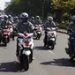 Pakai motor matic juga bisa lebih keren dan macho lho, ini buktinya!