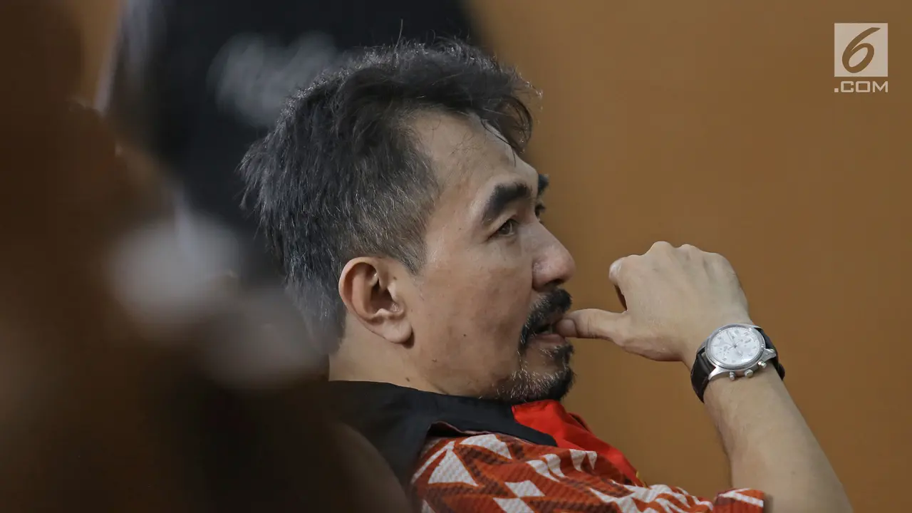Wajah Datar Aa Gatot Saat Jalani Sidang Eksepsi