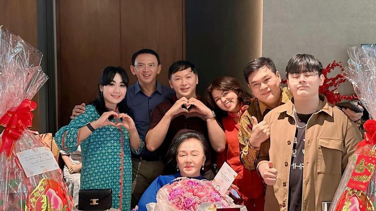 Keakraban mereka sebelumnya terekam kamera di hari ulang tahun ibu mertua Puput. Puput tidak lupa juga memberi ucapan selamat di Instagramnya.<br>