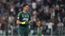 5. Wojciech Szczesny - Bahkan kiper Juventus itu saja tidak mampu menuliskan namanya di sebuah kertas. Itulah gambaran para pemain Juventus yang begitu sulit mengeja nama kiper timnas Polandia tersebut. (AFP/Issabella Bonotto)