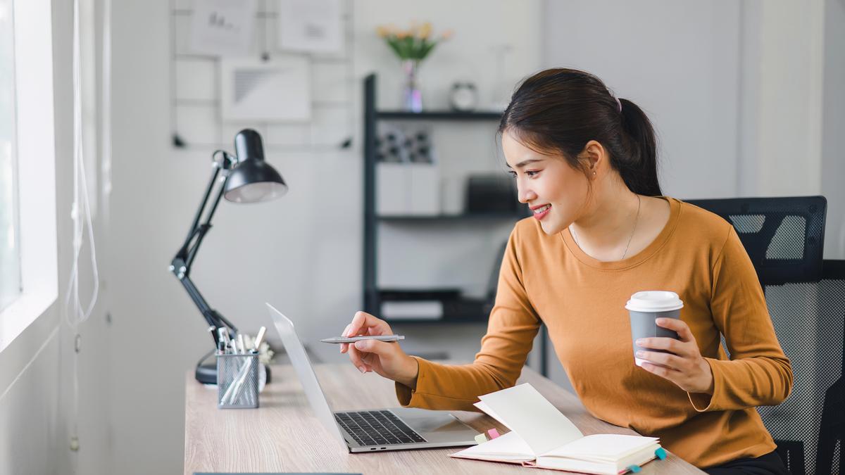 12 Cara Tiap Zodiak Bahagia dengan Pekerjaannya