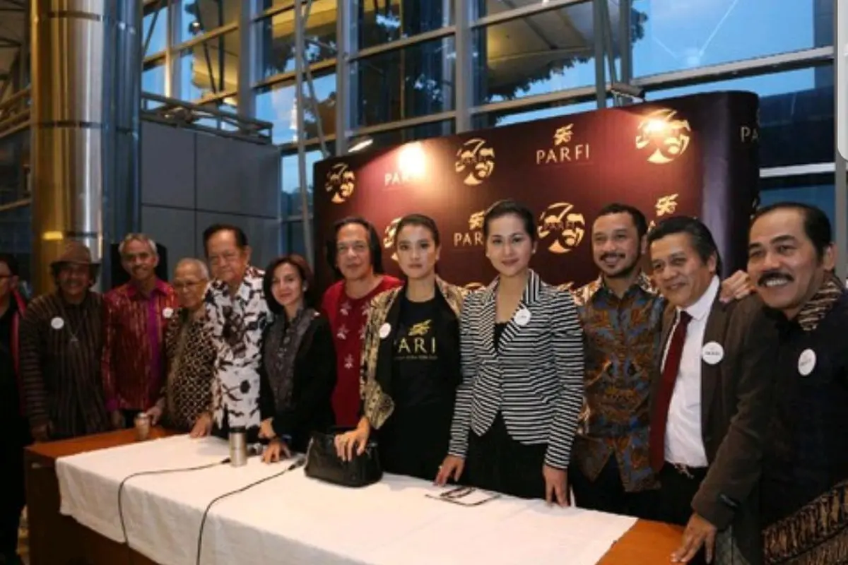 Persatuan Artis Film Indonesia (PARFI) 56 mendorong pemerintah membuat regulasi terkait pekerja seni