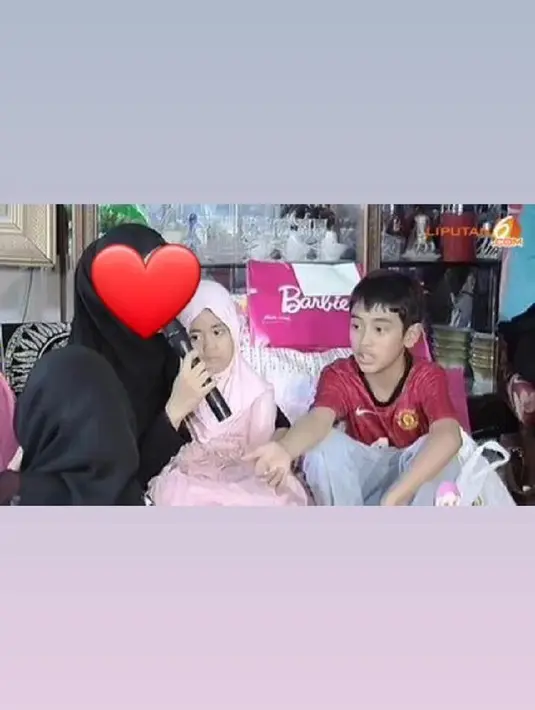 Tidak hanya mempunyai kualitas akting yang jempolan, Abidzar juga memiliki suara bagus. Bahkan, remaja 22 tahun itu bisa menirukan suara ayahnya.  Baik saat berdakwah atau menyanyi. [Instagram/_ummi_pipik_]