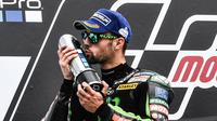 Jonas Folger tak percaya bisa naik podium pada balapan MotoGP Jerman, Minggu (2/7/2017). (EPA/Filip Singer)