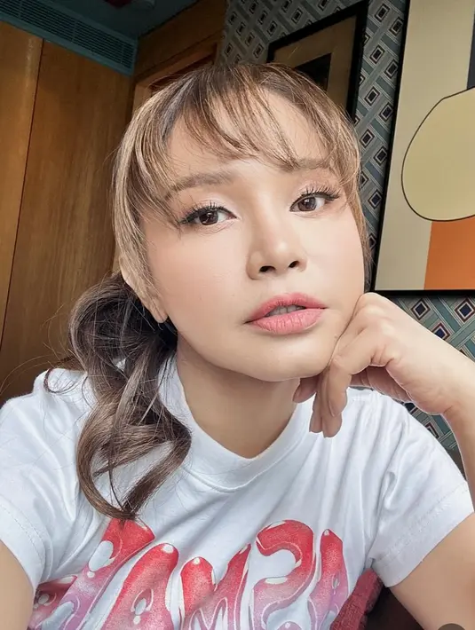 <p>Rossa tampil dengan gaya rambut terbaru di unggahan media sosial yang baru diunggah. Kali ini tampilannya tampak terlihat fresh dengan gaya rambutnya. [@itsrossa910]</p>