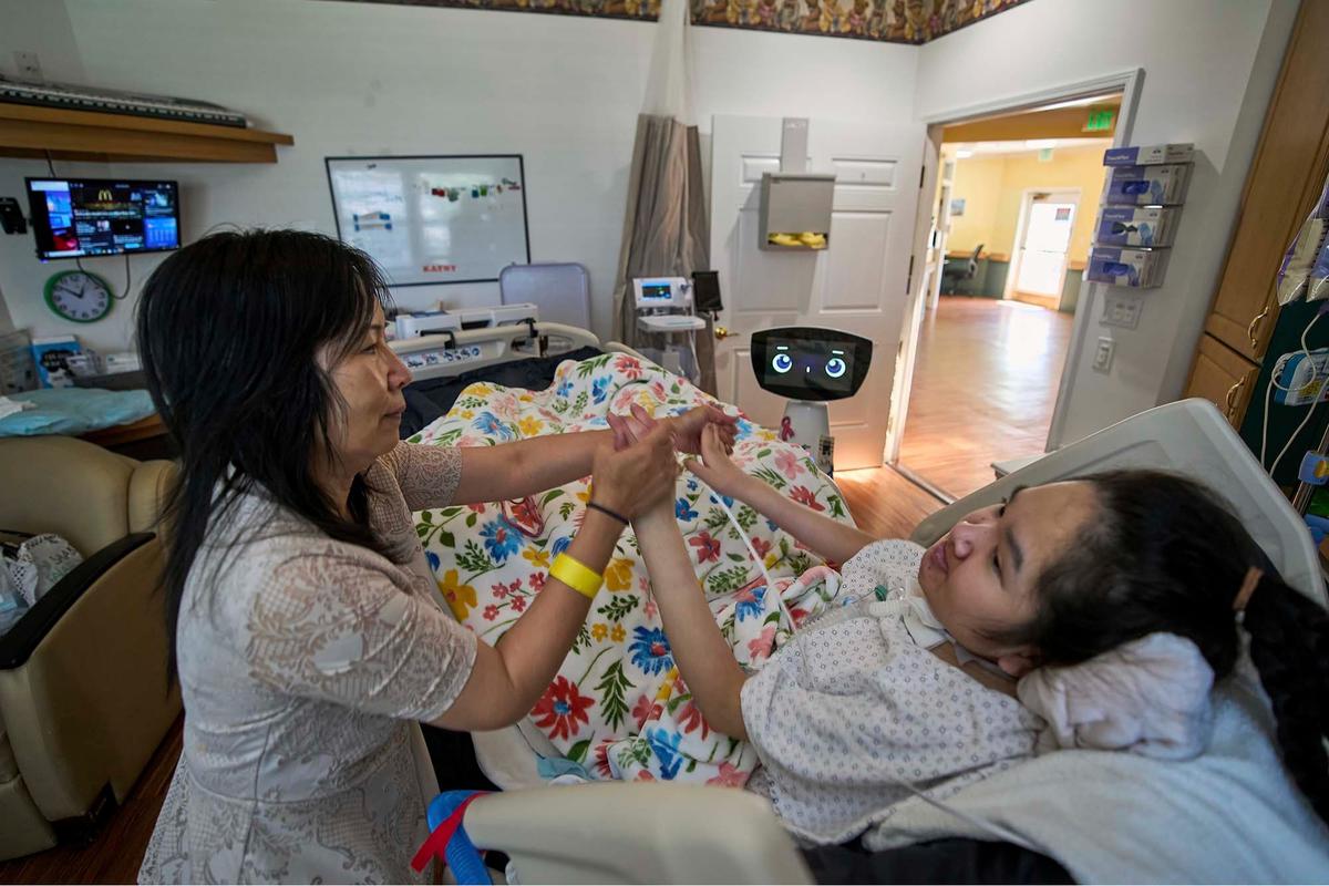 FOTO: Robin, Robot 'Gadis Kecil' yang Temani Pasien Anak di Rumah Sakit