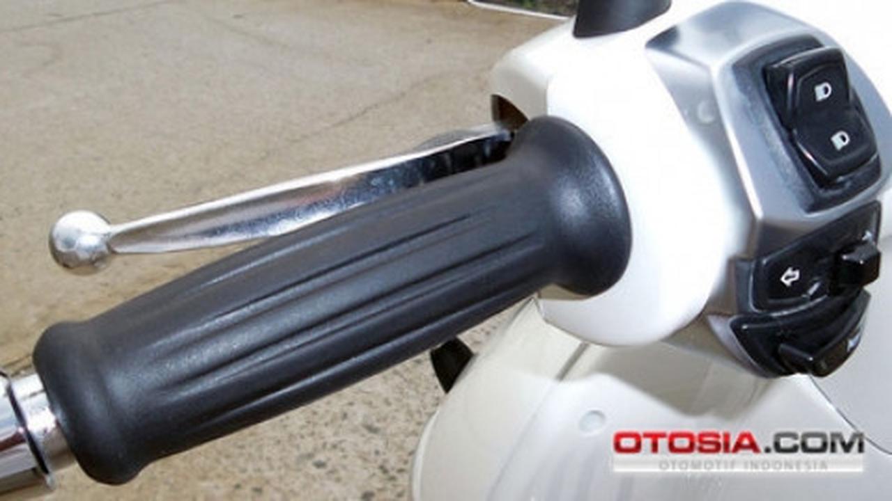 Didesain untuk orang Eropa, handgrip Django bikin kagok