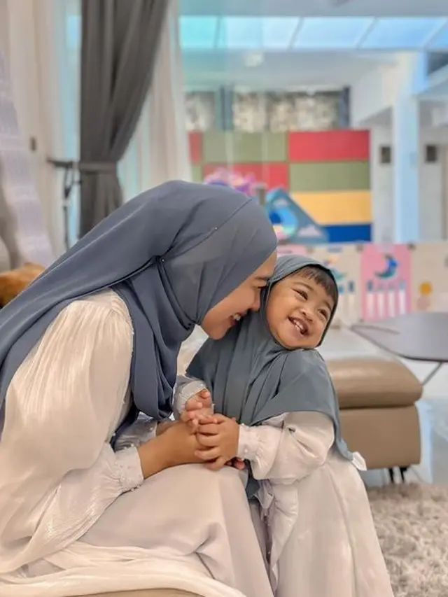 Ria Ricis dengan senyum khasnya (Instagram/riaricis1795)