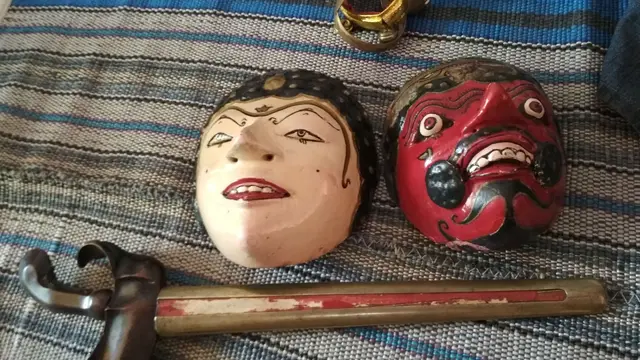 Topeng Losari Cirebon Dari WS Rendra, Guruh Soekarno Putra Hingga Didi Nini Towok