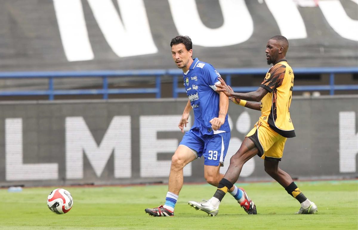 FOTO: Persib Tundukkan Persija dan Rebut Puncak Klasemen