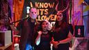 Orang-orang menghadiri pesta Halloween di sebuah kafe di Tangerang (31/10/2021). (AFP/Adek Berry)