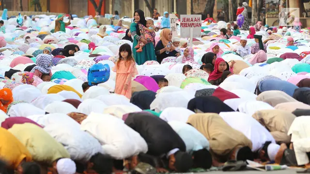 Dihadiri Sandiaga Uno, Salat Id di Monumen Perjuangan Jatinegara Berlangsung Khidmat