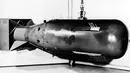 Sebuah bom atom yang dijuluki "Little Boy" dijatuhkan oleh seorang pembom Angkatan Udara AS B-29 pada tanggal 9 Agustus 1945 di Hiroshima, Jepang. (AFP PHOTO / Laboratorium Ilmiah Los Alamos)