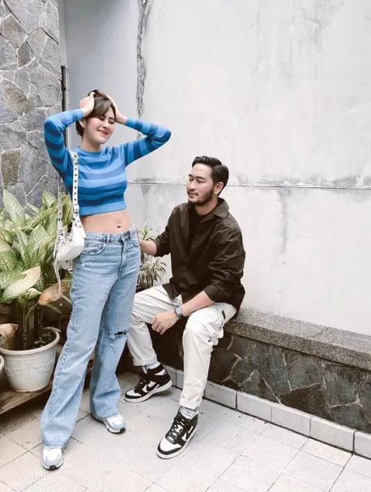 Melalui akun Instagram pribadinya, Syahnaz Sadiqah kerap membagikan momen rumah tangga harmonis bersama sang suami, Jeje Govinda. [Foto: Instagram].