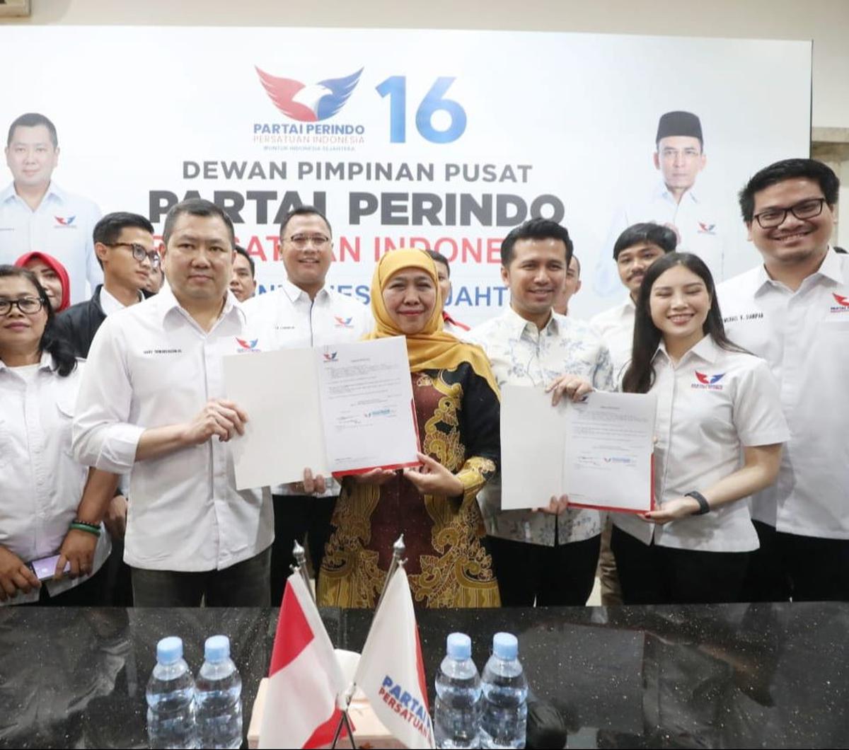 Tak hanya itu, pengalaman Khofifah dalam dunia politik juga sudah tidak diragukan lagi.<br>