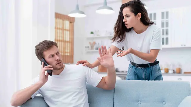 Ilustrasi pasangan yang sedang berdebat