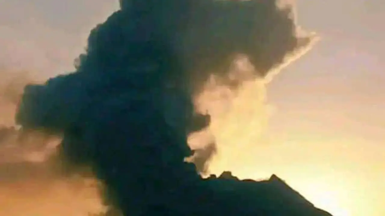 Erupsi Gunung Lewotobi Laki-laki, Flores Timur. (Liputan6.com/Ola Keda)