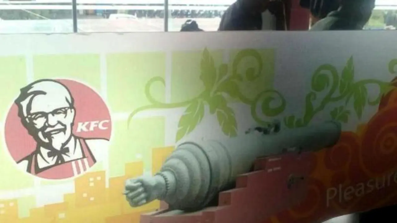 Gambar Interior Dianggap Porno, Warga Surabaya Protes ke KFC