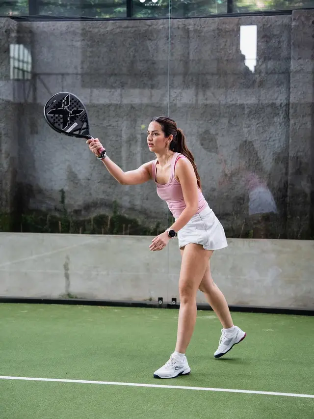 Potret Bugar Ibu Tiga Anak Nia Ramadhani dan Wulan Guritno Main Padel Bareng, Kompak Pamer Tubuh Atletis