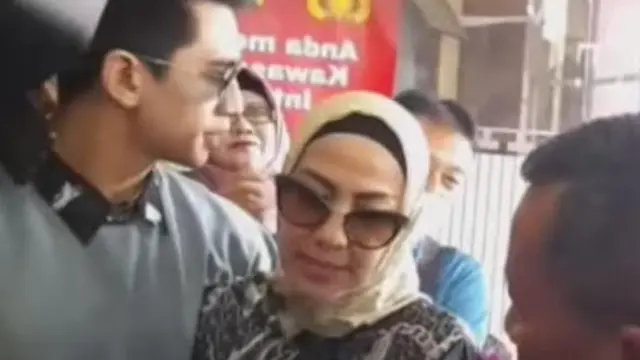 Ditemani Verrell Bramasta, Mata Bengkak Venna Melinda Usai Alami KDRT Jadi Sorotan