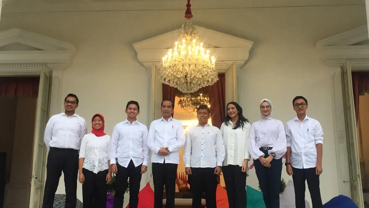 Jokowi Memperkenalkan 7 Staf Khusus Baru Presiden