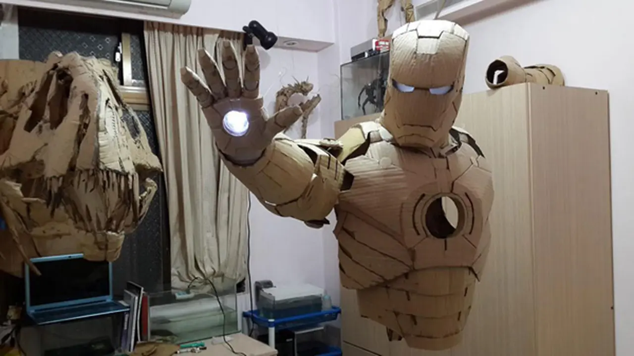 Kostum Iron Man Terbaru Ternyata dari Kardus!