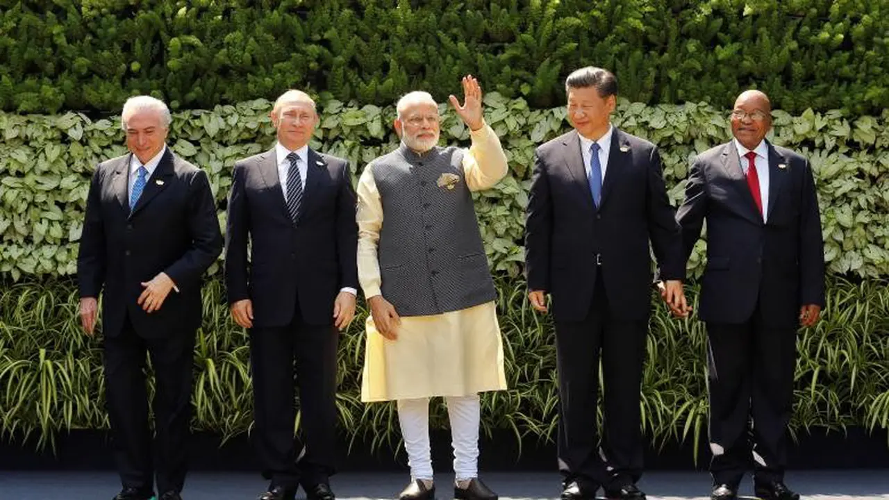 Para pemimpin negara berkumpul di Goa, India dalam rangka menghadiri KTT BRICS