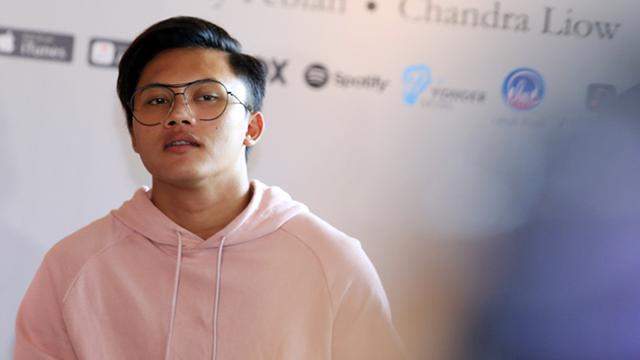 Fans Antusias Lihat Rizky Febian dan Mikha Tambayong Mesra ...