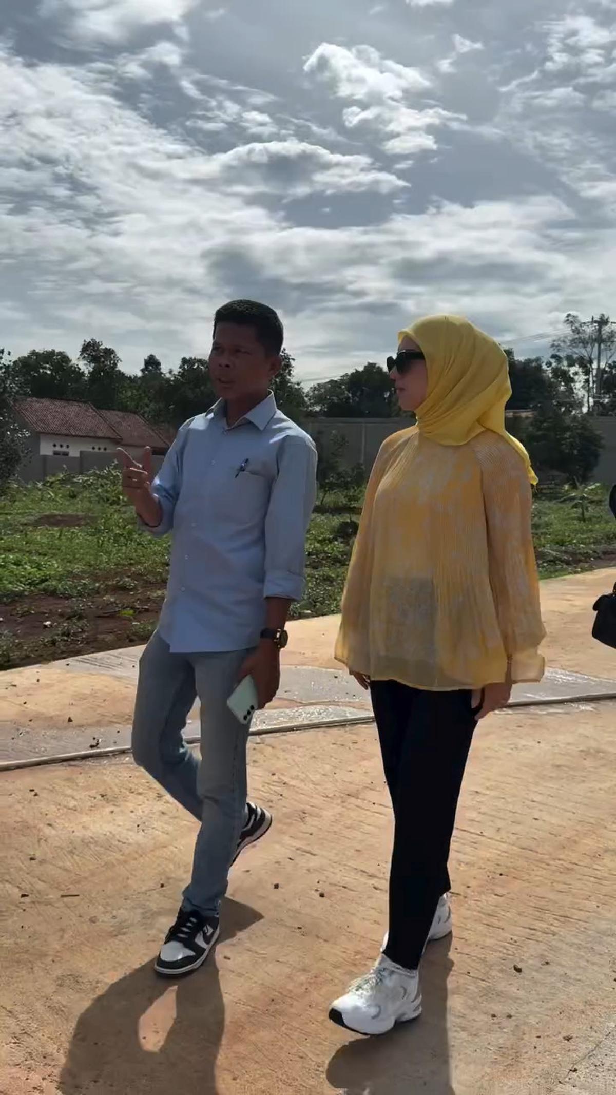 Irish Bella Temani Sang Suami Cek Proyek Baru di Subang