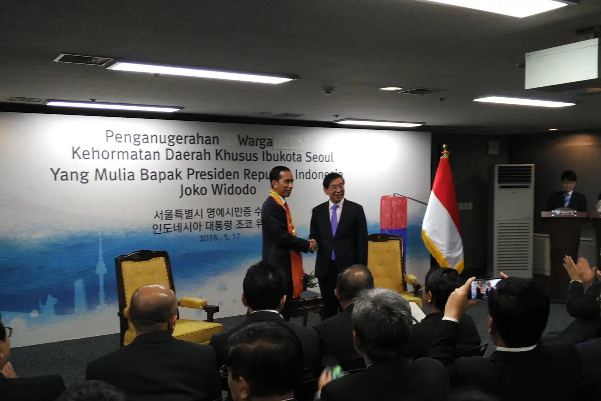 Jokowi Terima Penghargaan Warga Kehormatan Seoul