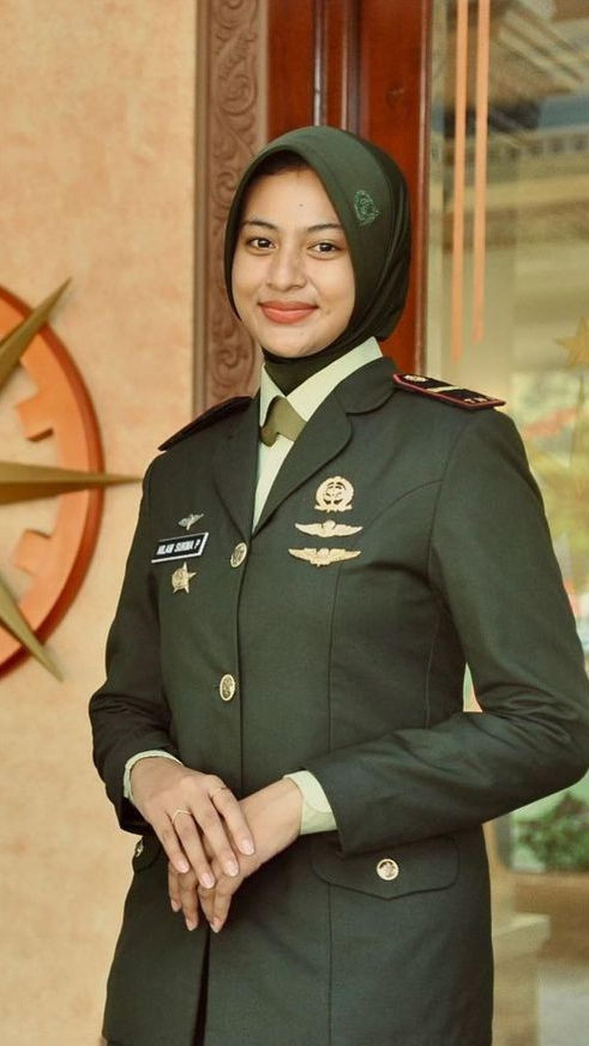 Usai dari Akademi Militer, kini Nilam menjadi prajurit TNI Angkatan Darat. Begini penampilan cantiknya dengan seragam dinas.