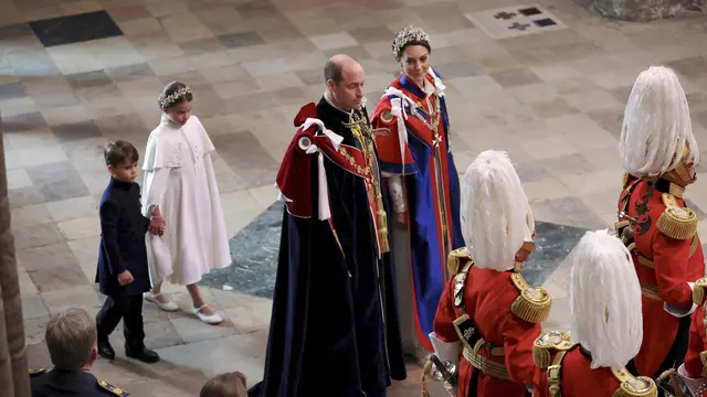 Pangeran William, Kate Middleton, Putri Charlotte, dan Pangeran Louis di penobatan Raja Charles III. (Phil Noble/Pool Photo via AP)