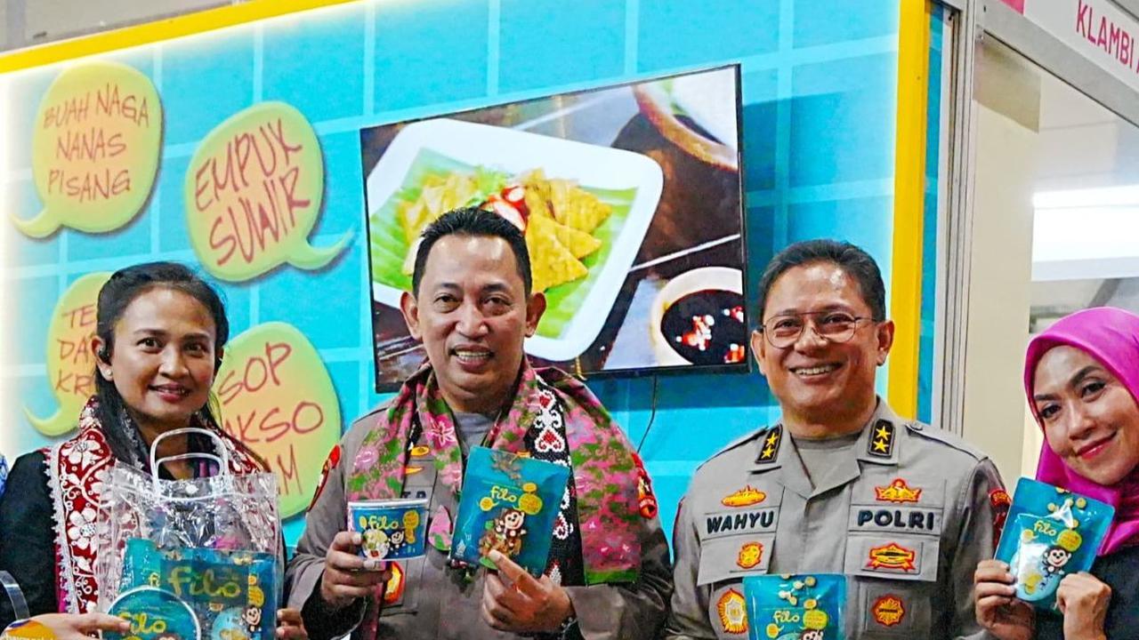 Kapolri Datangi Stand UMKM  Kreasi Bhayangkari: Terus Semangat buat Produk Kebanggaan Indonesia