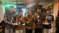 Siswa Madrasah Aliyah Negeri (MAN) 2 Banyumas, Jawa Tengah menjuarai kompetisi robot internasional (WRP) 2022 di Malaysia. (Foto: Kemenag/Liputan6.com)