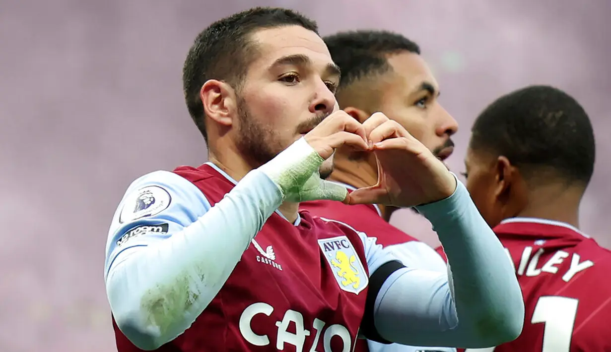 Pemain Aston Villa Emiliano Buendia memberi isyarat setelah mencetak gol ke gawang Tottenham Hotspur pada pertandingan sepak bola Liga Inggris di Stadion Tottenham Hotspur, London, 1 Januari 2023. Aston Villa mempermalukan Tottenham Hotspur dengan skor 2-0. (AP Photo/Ian Walton)