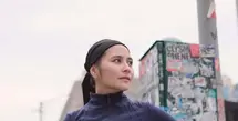 Dalam momen spesial ini, Prilly tidak hanya menunjukkan semangatnya dalam berlari, tetapi juga gaya effortless yang tetap mencuri perhatian. [@prillylatuconsina96].
