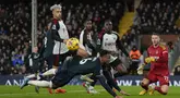 Arsenal baru saja mengalami kekalahan ke-4 di Liga Inggris musim 2023/2024 setelah kalah 1-2 dari sesama warga London Fulham di Craven Cottage, London, Minggu (31/12/2023).  Bahkan kekalahan di penghujung tahun 2023 disumbangkan oleh 3 eks pemain Arsenal yang kini membela Fulham.  Berikut tiga mantan pemain Arsenal.  (Foto AP/Hibah Alastair)
