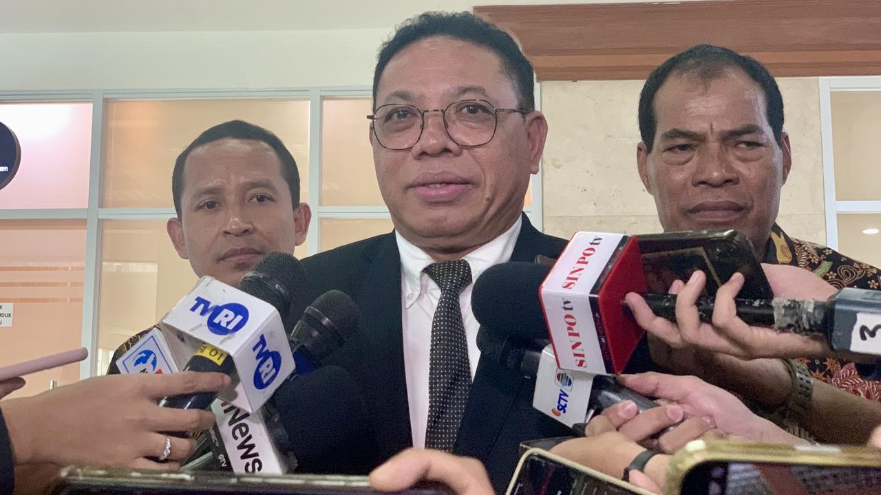 Mengenal Sosok Inosentius Samsul, Kandidat Hakim MK yang Digantikan Adies Kadir