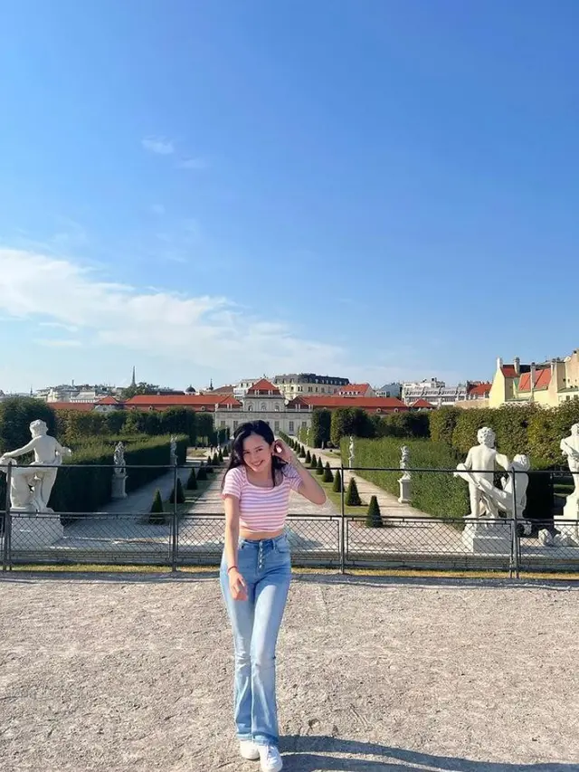 7 Gaya Seru Beby Tsabina Liburan di Vienna dengan Outfit Kekinian