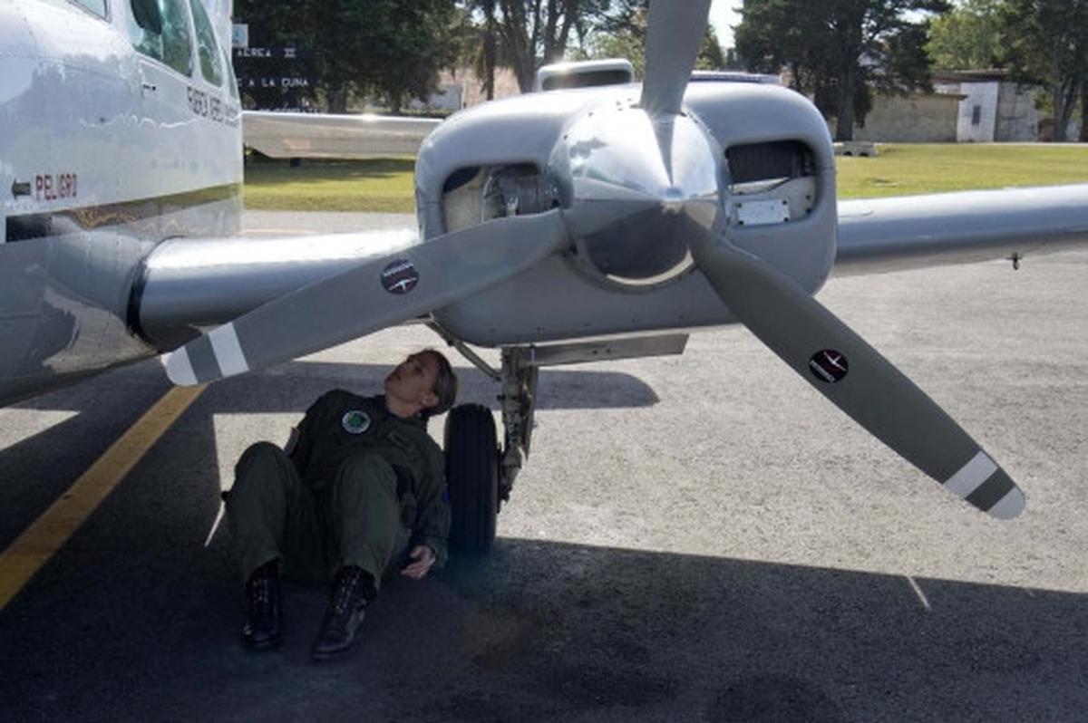 Cantiknya Maria Eugenia, pilot wanita pertama militer Uruguay