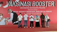 UWG Malang menggelar vaksinasi booster untuk warga Malang. (Istimewa)