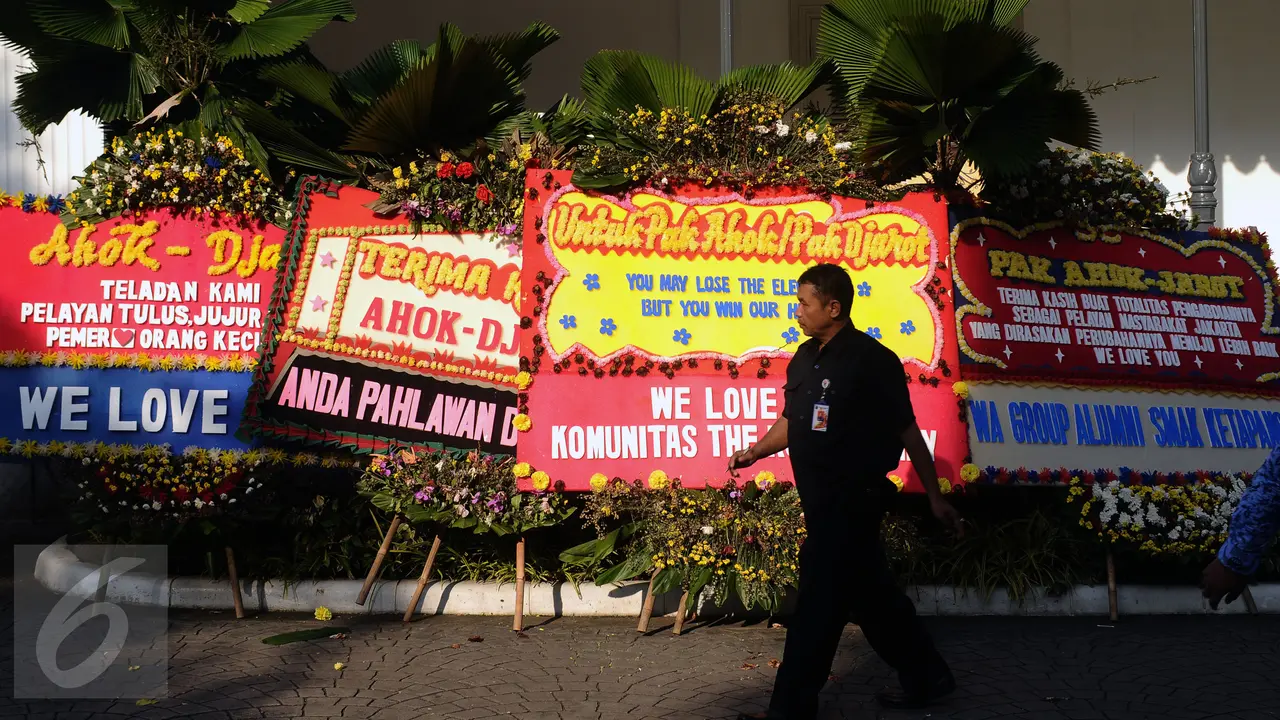 Karangan Bunga untuk Ahok-Djarot Penuhi Halaman Balai Kota Jakarta