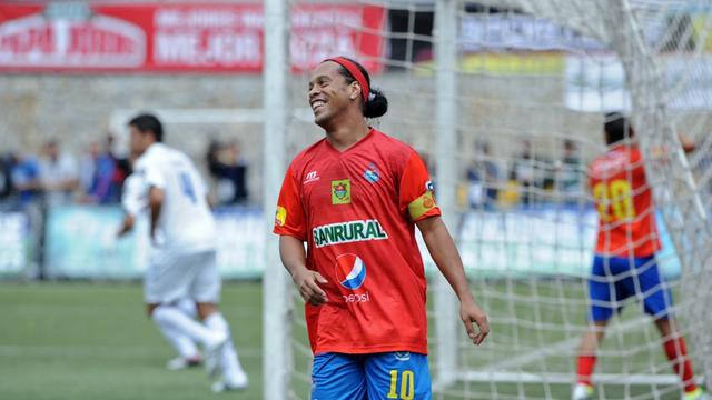 Pesepak Bola dengan Prestasi Menawan yang Gemar Tebar Senyuman