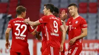 Bayern Munchen meraih kemenangan 2-1 atas Eintracht Frankfurt pada laga semifinal DFB Pokal, di Allianz Arena, Rabu (10/6/2020). Hasil tersebut membuat Bayern lolos ke final. (AFP/Kai Pfaffenbach/POOL)