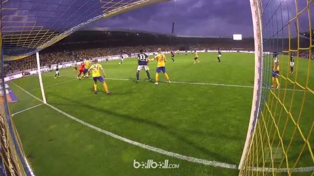 Vieirinha selamatkan Wolfsburg dari degradasi berkat gol apik ini.